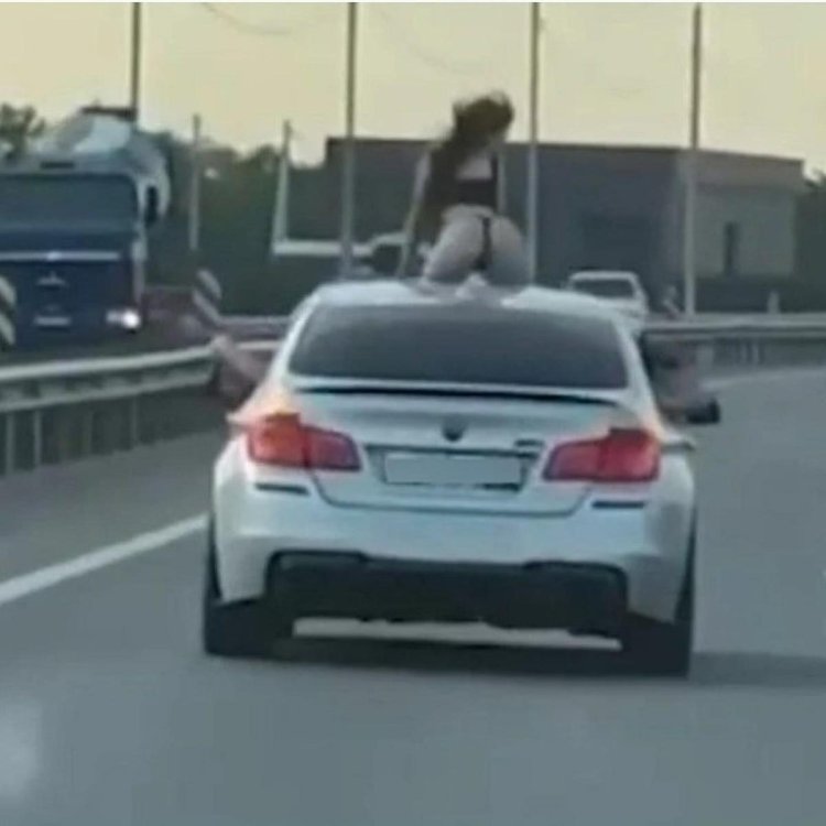 Sex on the roof of car