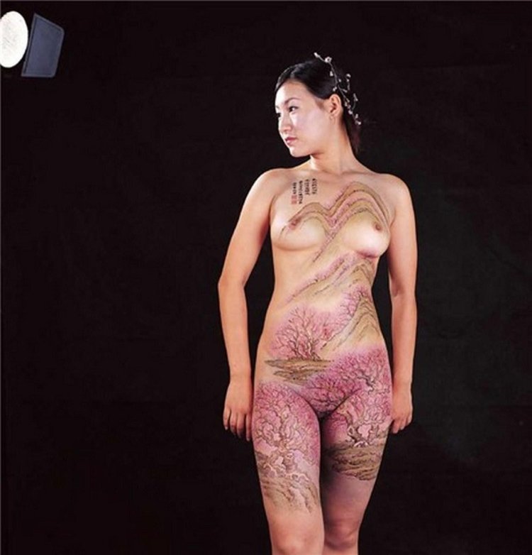 Chinese women naked body art