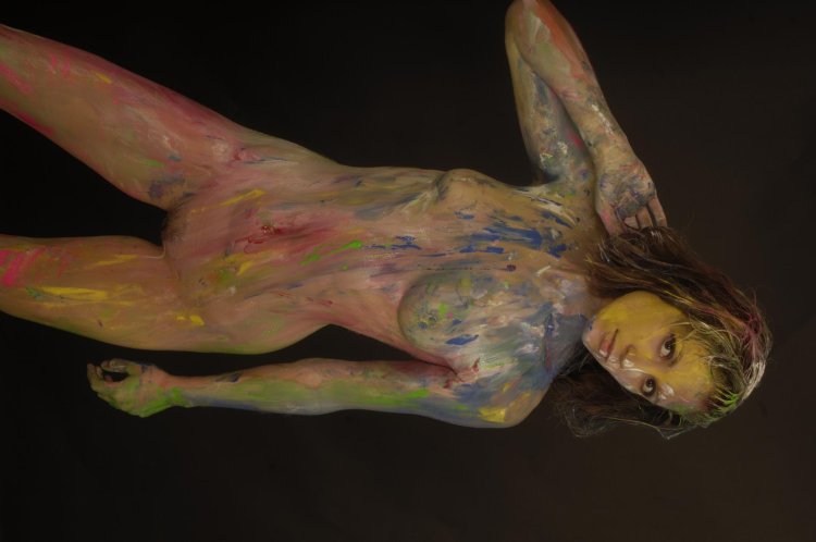 Photo shoot nude in paint