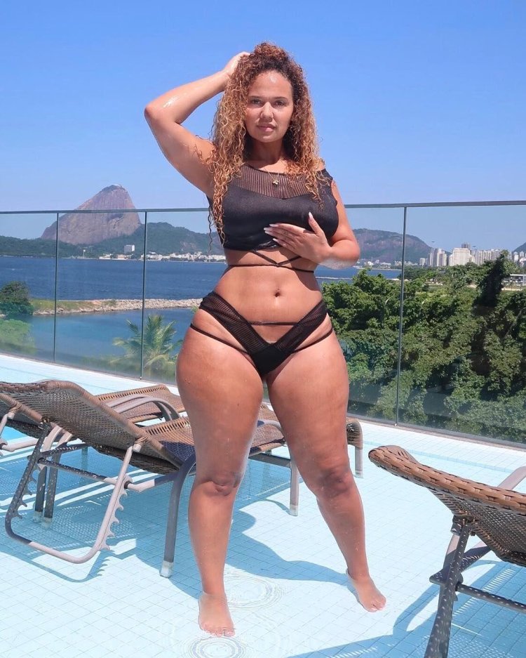 Pamela Alexandra plus saz