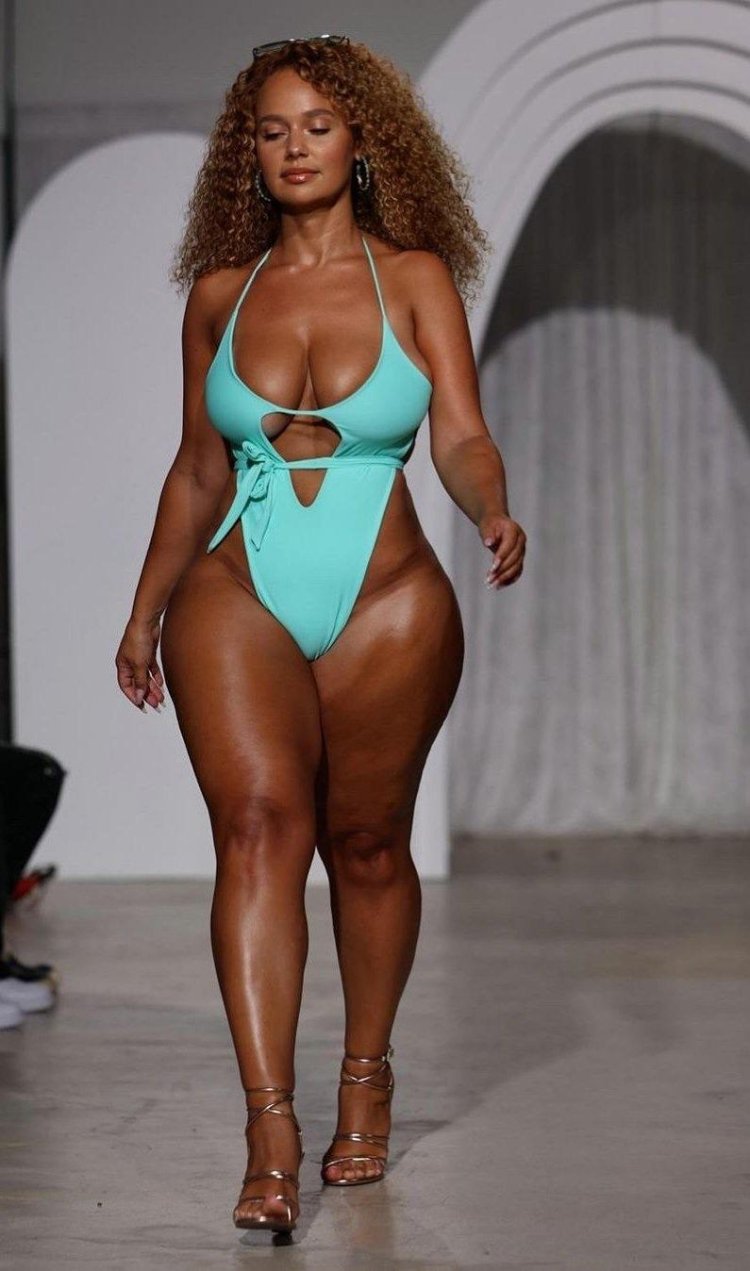 Pamela Alexandra plus saz