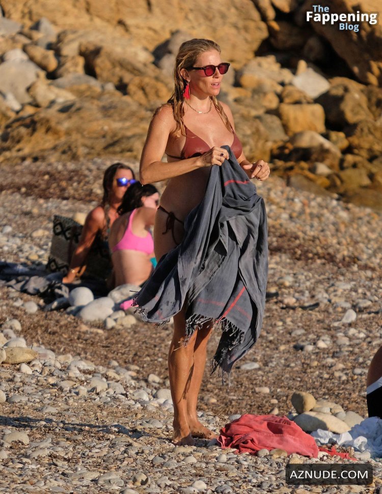 Mayraia Carey on the beach