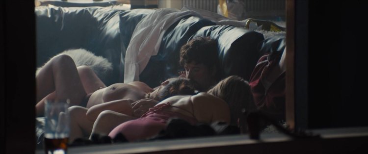 Imojen Putes bed scenes