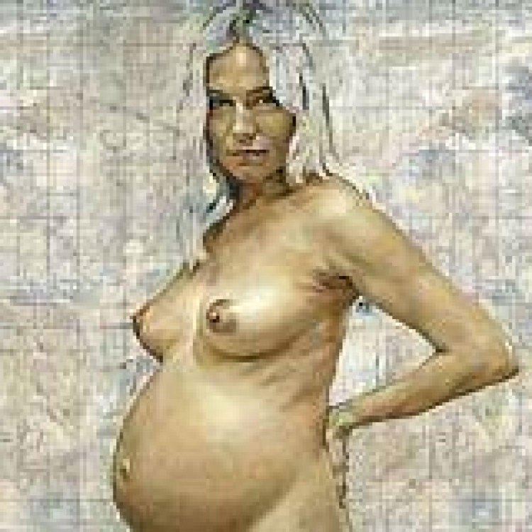 Naked pregnant celebrities