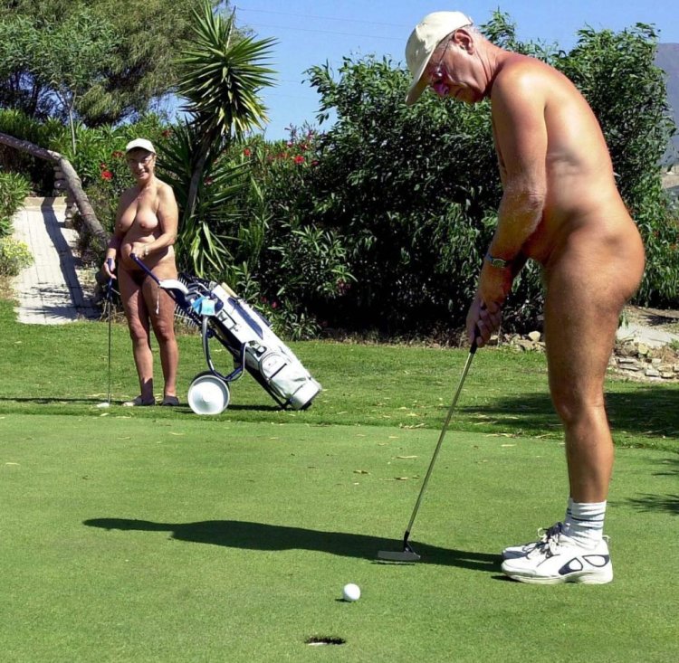 Naked chicks on the golf field