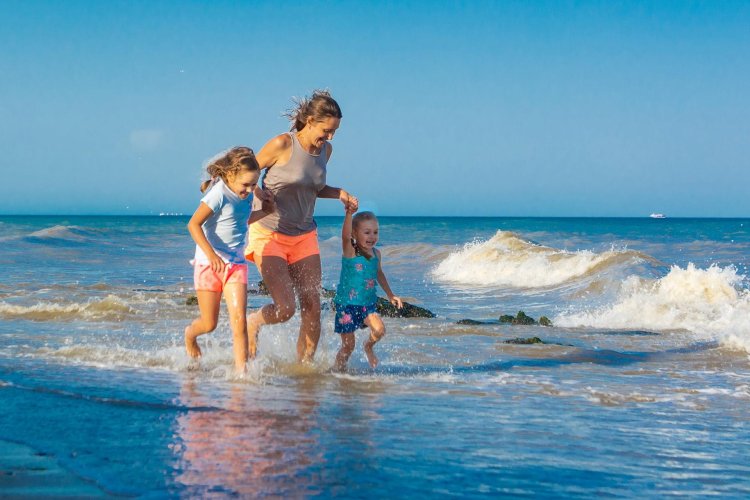 Rest with children at sea