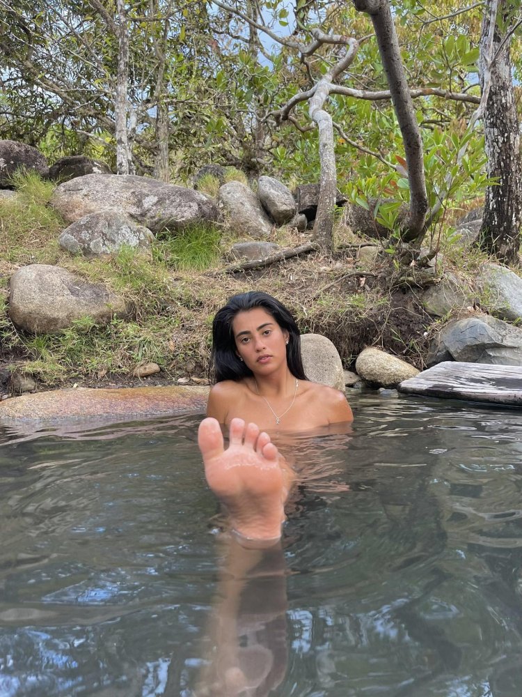 Courtney Kardashian fashion model