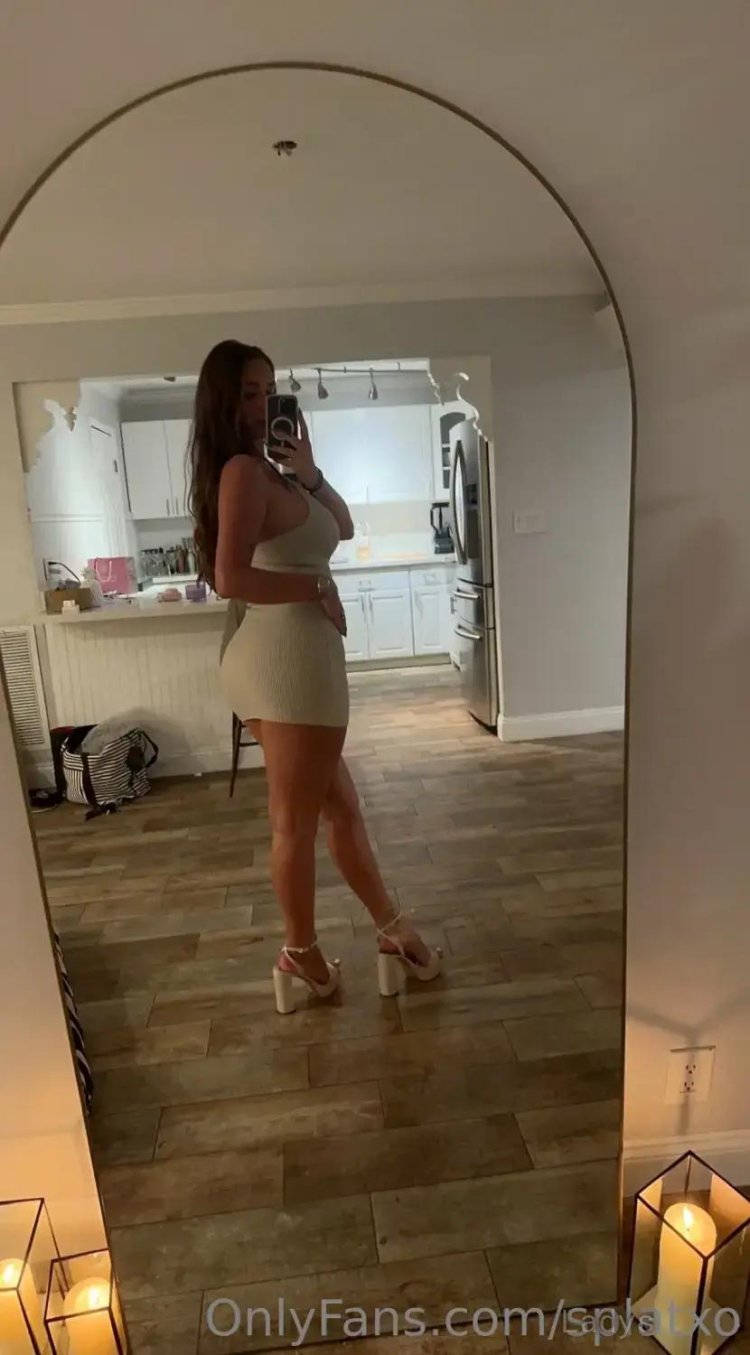 Lush models of women