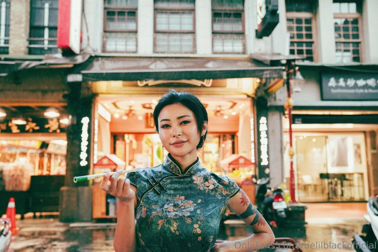 A traditional Chinese dress