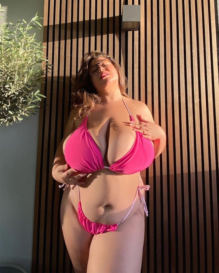 Loren Sangster plus saz hot