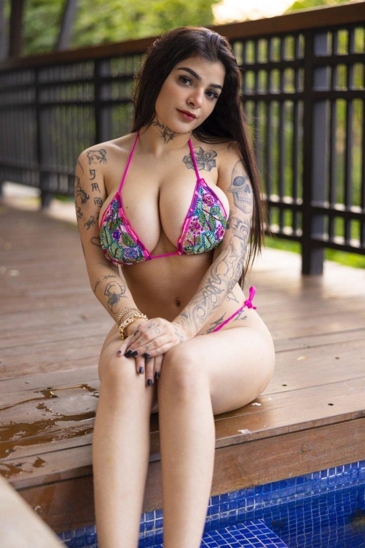 Karely ruiz silicone boobs