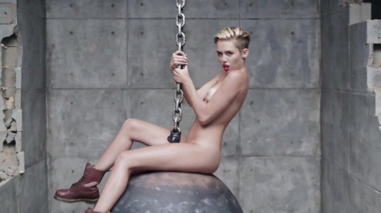 Miley Cyrus on the stage Nude