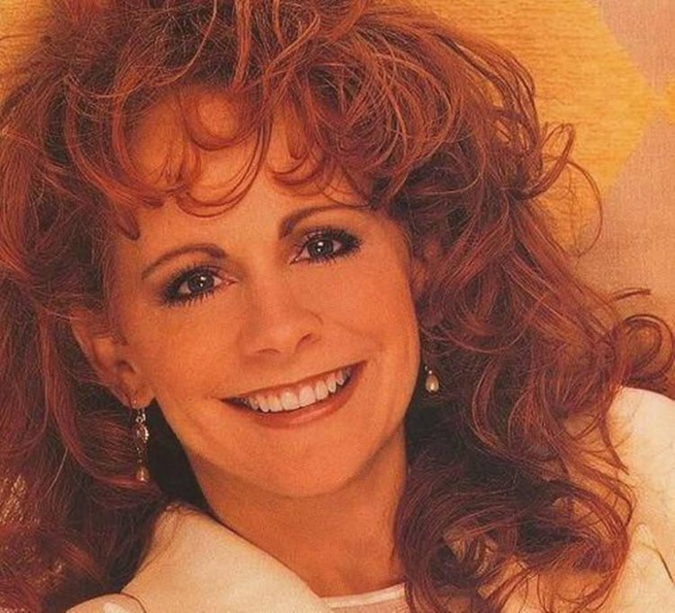 Reba MCENTIRE