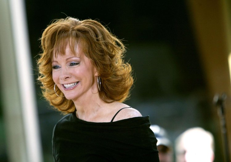 Reba MCENTIRE