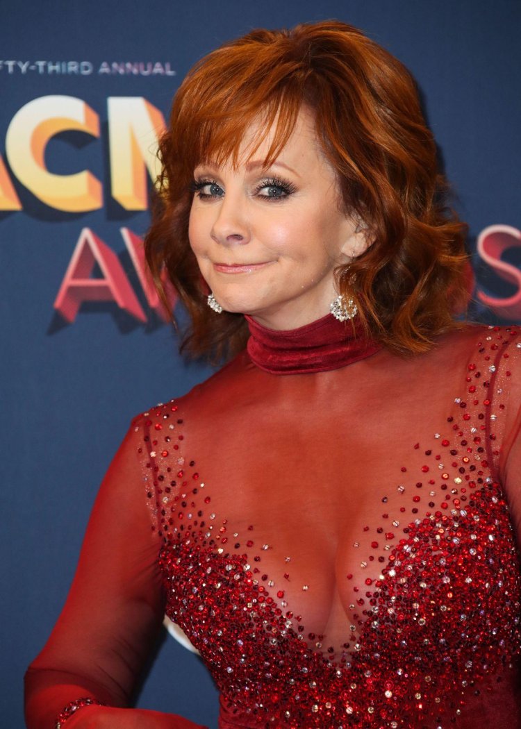 Reba MCENTIRE