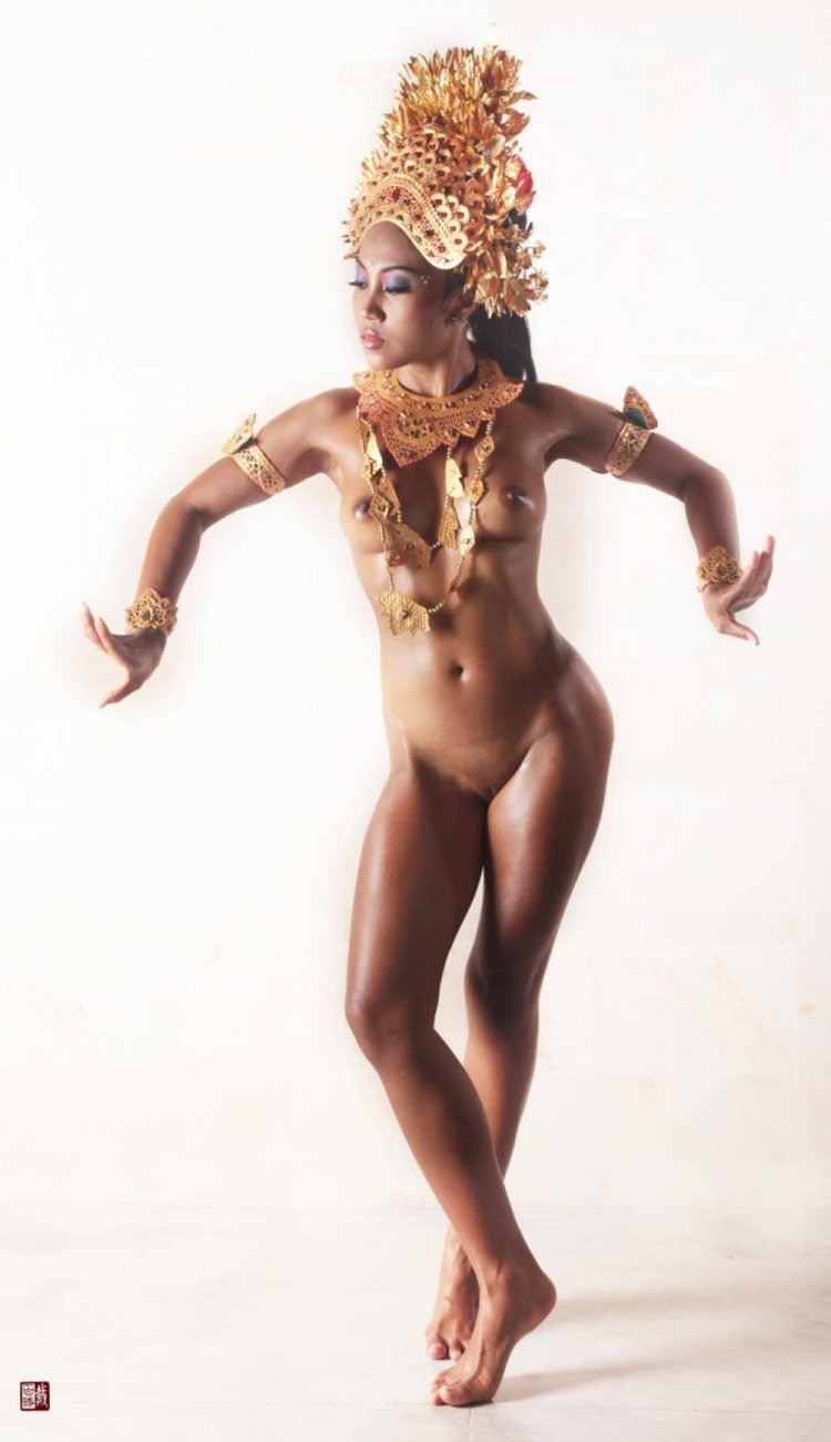 Naked Indian dancers