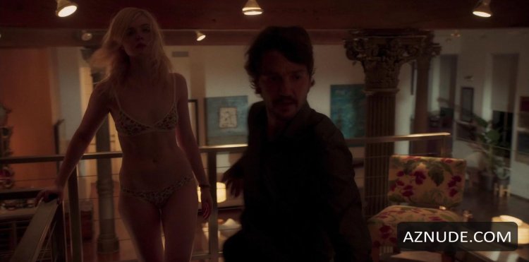 El Fanning Naked in the movie