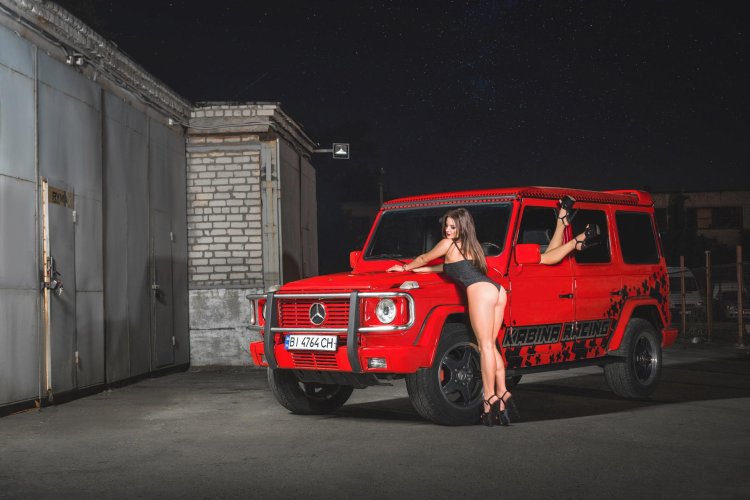 Gelendvagen and Girl