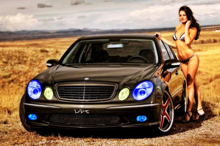 Mercedes W211 and Girls