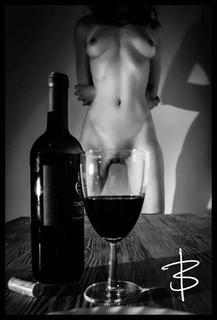 Naked women and alcohol