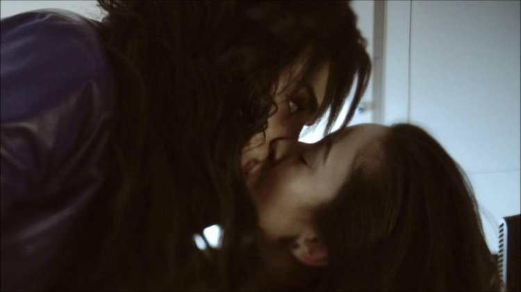 Killjoys series kiss