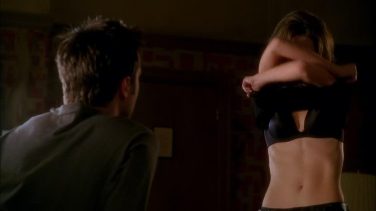 Linda Hamilton bed stage