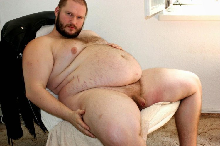 Many naked fat old men