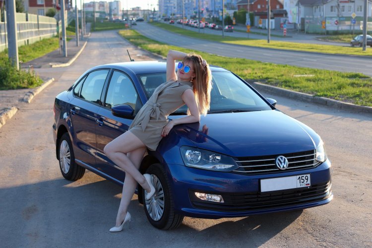 Volkswagen Polo Sedan Girls