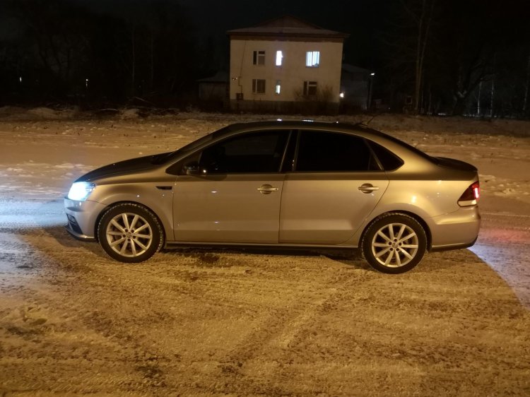 Polo sedan Beige on 17 disks