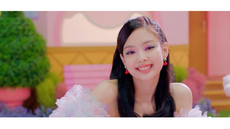 Jenny Black Pink Naked