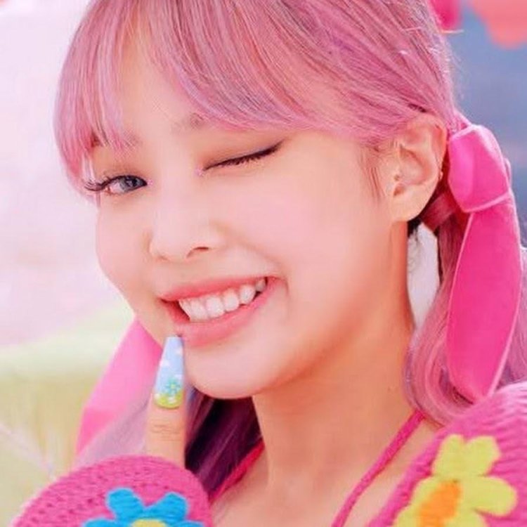 Jennie BLACKPINK Ice Cream