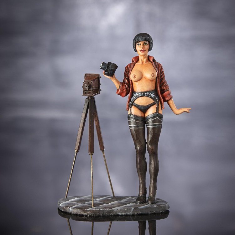 Remote figures naked