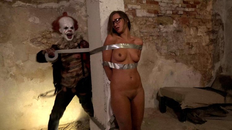 Naked women in horror films