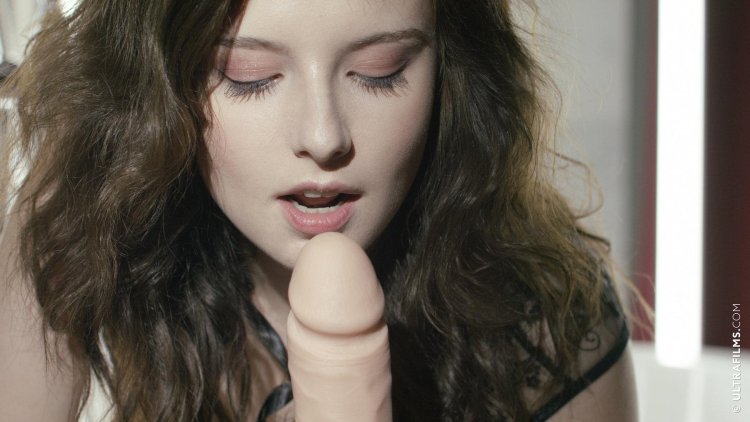 Sienna Kim - intimate moments Videos nude