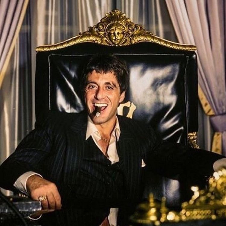 Tony Montana with a girl