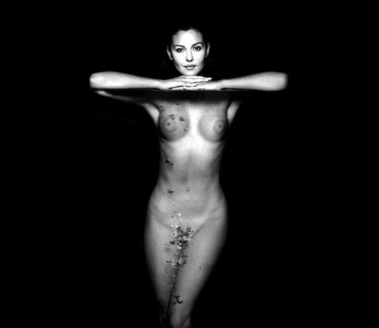 Monica Belluchi naked 1990