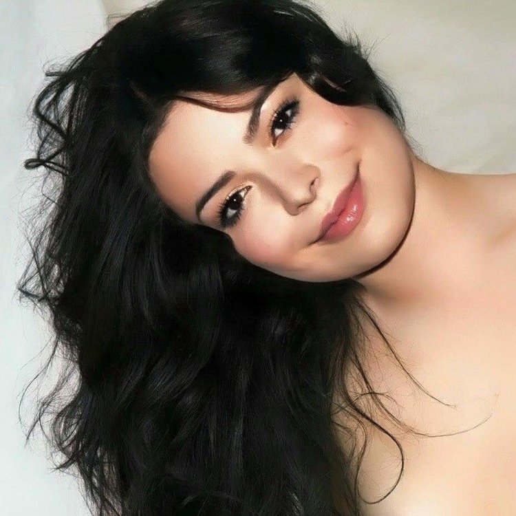 Naked Miranda Crosgrov