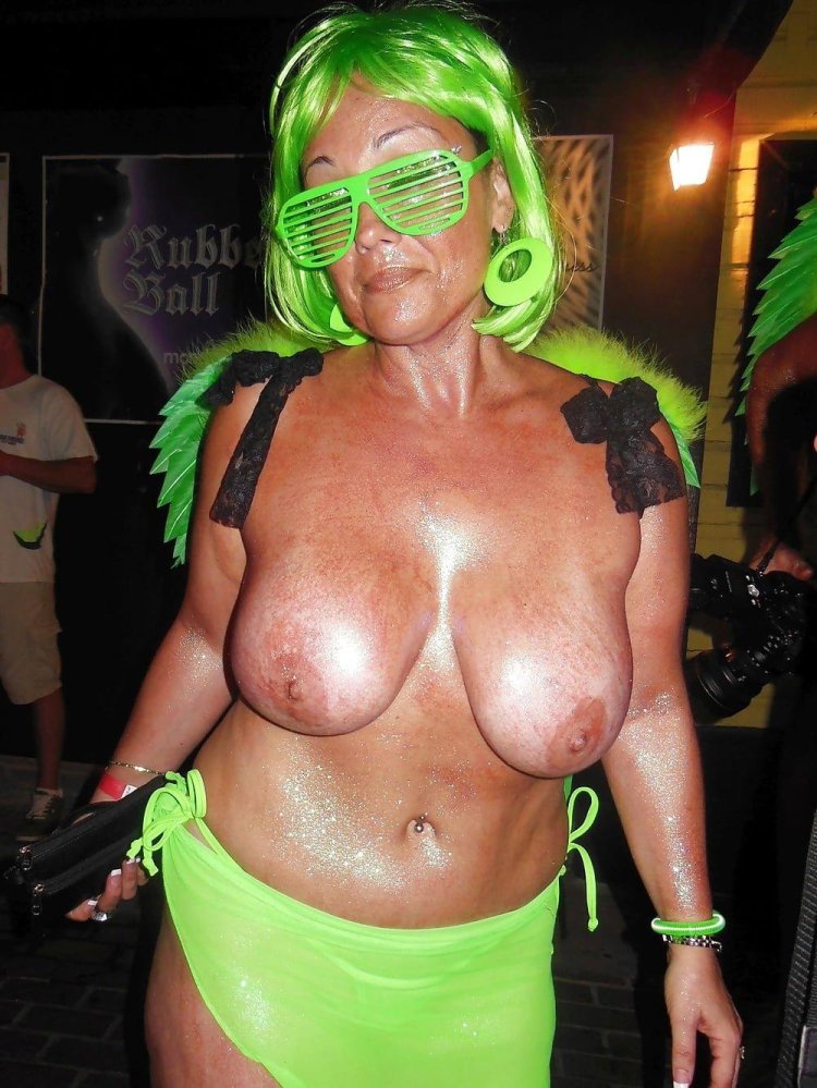 Lady gin Barbara Fantasy Fest Milf