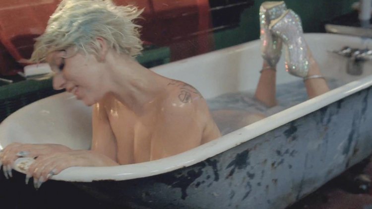 Lady Gaga Naked in the pool