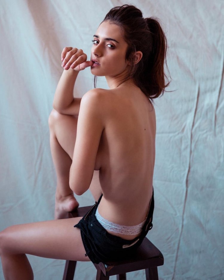 Sarah Curr Erotic photos