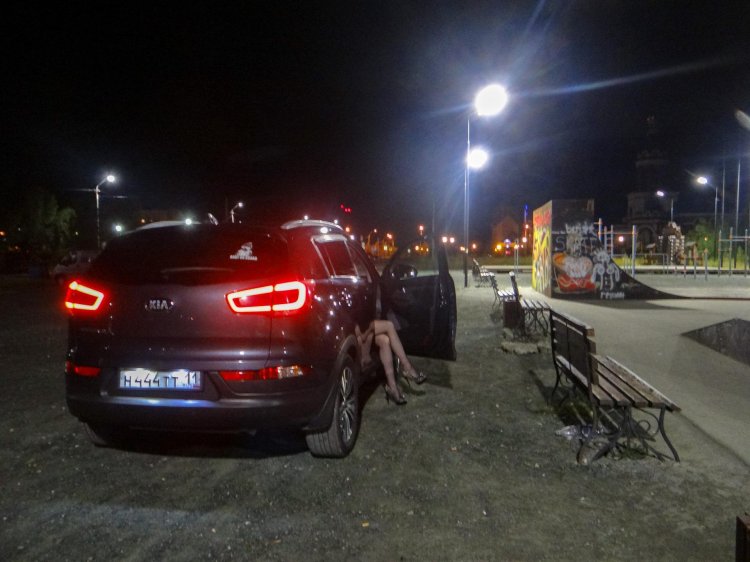 Kia Sportage at night