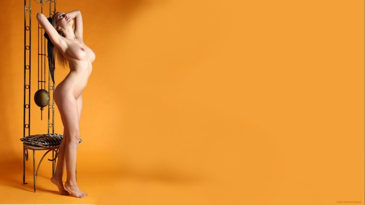 Von Erotic on the floor