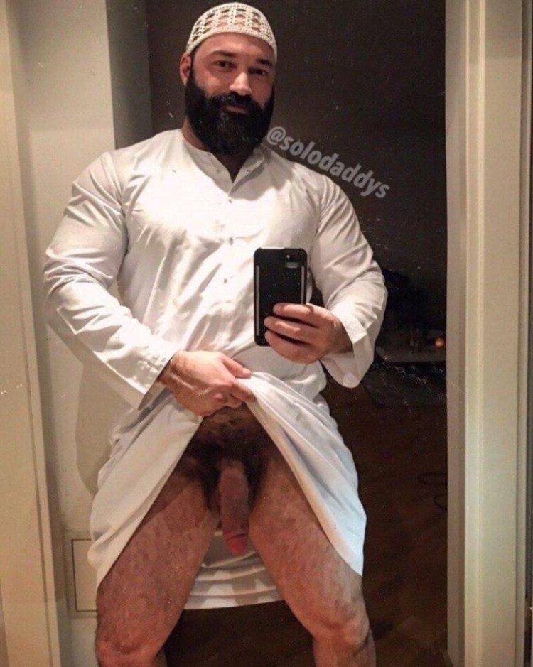 Arabic men without panties