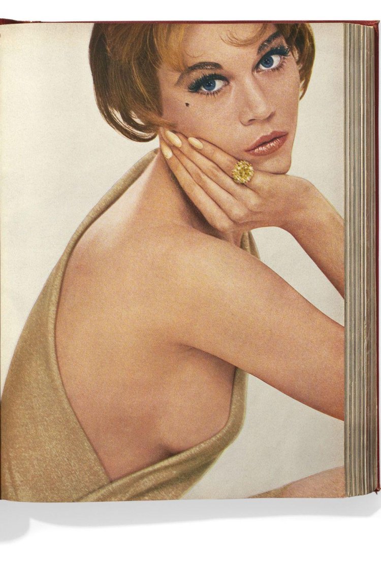 Jane Foundation in Youth breasts