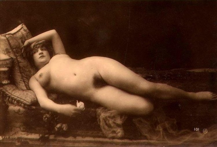 Naked women in the past
