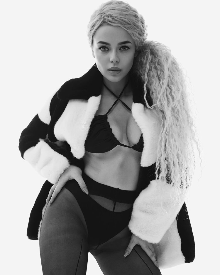 Alina Grosu to plastics