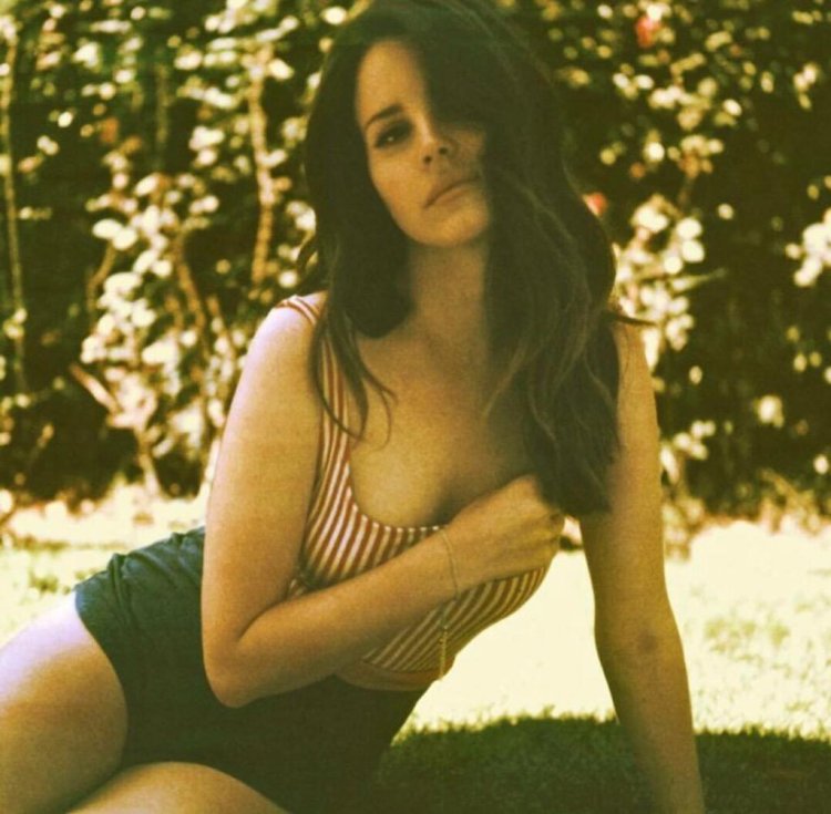 Lana del Rey hot
