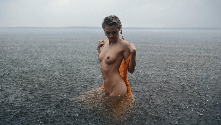 Erotic photo shoot in water