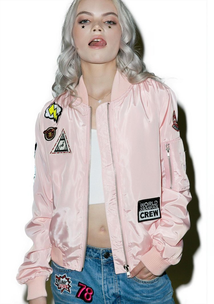 Korean cute bomb to the waist