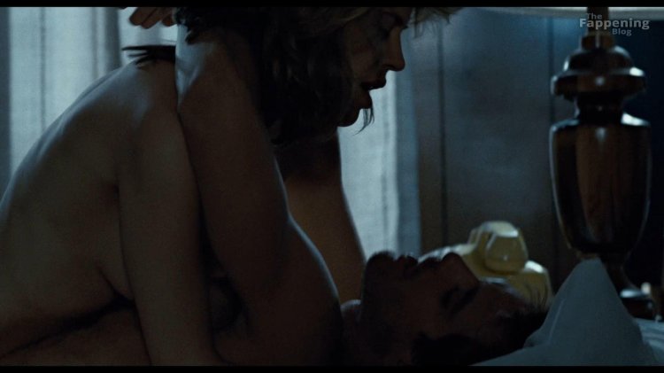 Linda Hamilton bed stage